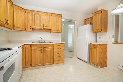 307-1055 Lawrence Avenue, Kelowna, BC - Indoor Photo Showing Kitchen With Double Sink