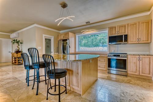 514 Mountain Drive, Vernon, BC - Indoor Photo Showing Kitchen