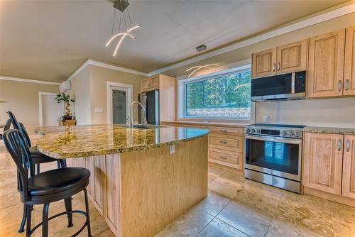 514 Mountain Drive, Vernon, BC - Indoor Photo Showing Kitchen