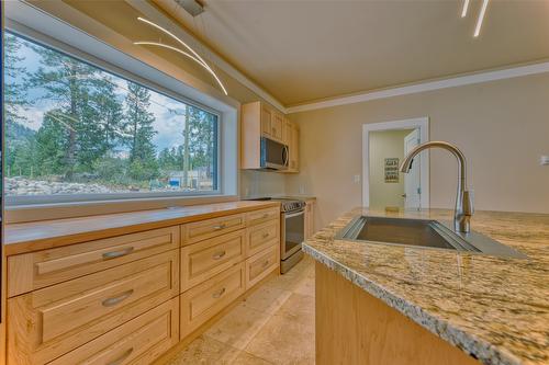 514 Mountain Drive, Vernon, BC - Indoor Photo Showing Kitchen