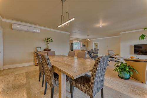 514 Mountain Drive, Vernon, BC - Indoor Photo Showing Dining Room