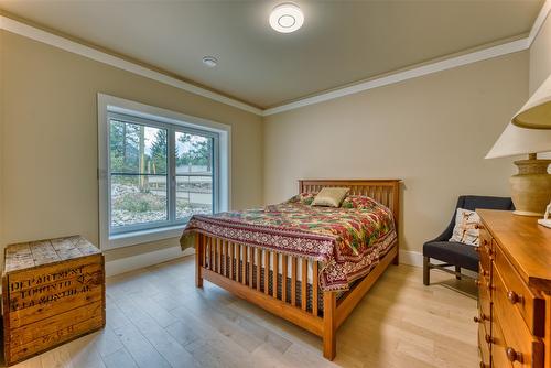 514 Mountain Drive, Vernon, BC - Indoor Photo Showing Bedroom