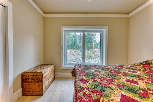 514 Mountain Drive, Vernon, BC - Indoor Photo Showing Bedroom