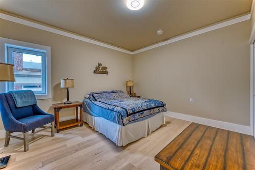 514 Mountain Drive, Vernon, BC - Indoor Photo Showing Bedroom