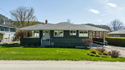 707 Glenburn Street, Kelowna, BC - Outdoor