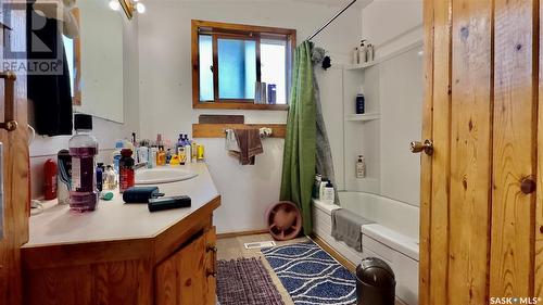 105 7Th Street W, Meadow Lake, SK - Indoor Photo Showing Bathroom