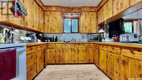 105 7Th Street W, Meadow Lake, SK - Indoor Photo Showing Kitchen