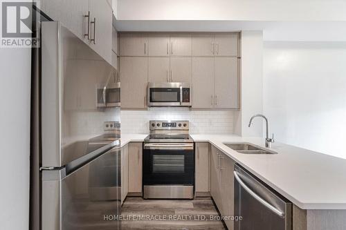 625 - 128 Grovewood Common, Oakville, ON - Indoor Photo Showing Kitchen With Stainless Steel Kitchen With Double Sink With Upgraded Kitchen