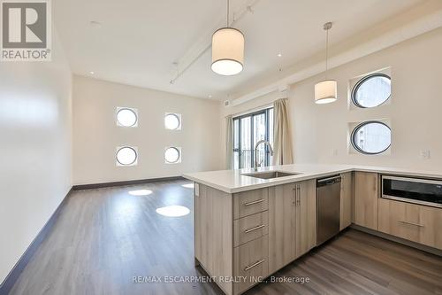 601 - 121 King Street E, Hamilton (Beasley), ON - Indoor Photo Showing Kitchen