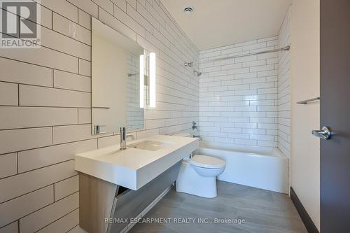 601 - 121 King Street E, Hamilton (Beasley), ON - Indoor Photo Showing Bathroom