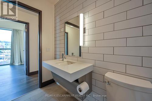 601 - 121 King Street E, Hamilton (Beasley), ON - Indoor Photo Showing Bathroom