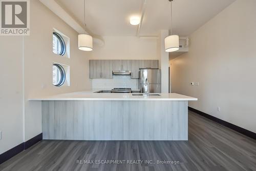 601 - 121 King Street E, Hamilton (Beasley), ON - Indoor Photo Showing Kitchen With Double Sink