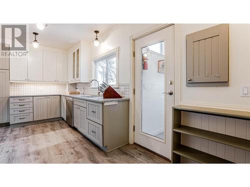 4008 Pleasant Valley Road, Vernon, BC - Indoor Photo Showing Kitchen