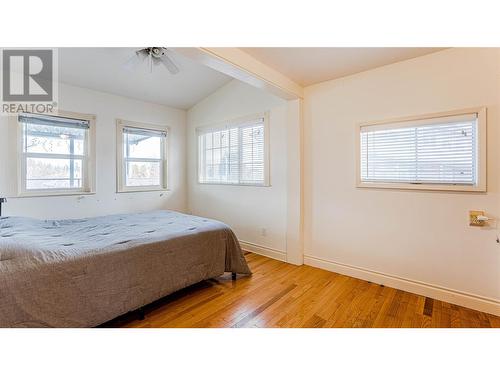 4008 Pleasant Valley Road, Vernon, BC - Indoor Photo Showing Bedroom