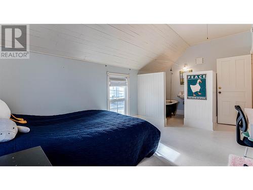 4008 Pleasant Valley Road, Vernon, BC - Indoor Photo Showing Bedroom