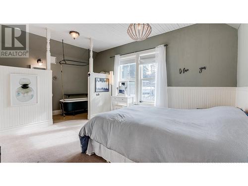 4008 Pleasant Valley Road, Vernon, BC - Indoor Photo Showing Bedroom