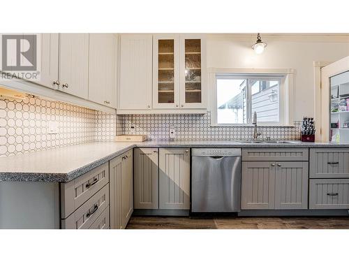 4008 Pleasant Valley Road, Vernon, BC - Indoor Photo Showing Kitchen With Upgraded Kitchen