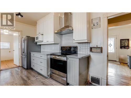 4008 Pleasant Valley Road, Vernon, BC - Indoor Photo Showing Kitchen