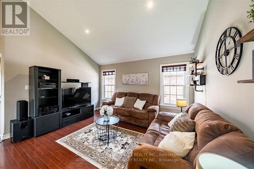 54 Laurent Boulevard, Kawartha Lakes (Lindsay), ON - Indoor Photo Showing Living Room