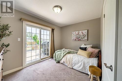 54 Laurent Boulevard, Kawartha Lakes (Lindsay), ON - Indoor Photo Showing Bedroom