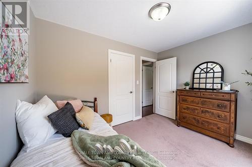 54 Laurent Boulevard, Kawartha Lakes (Lindsay), ON - Indoor Photo Showing Bedroom