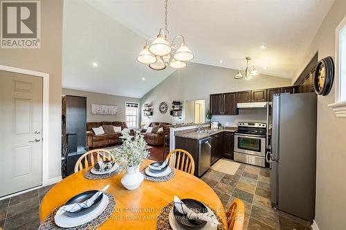 54 Laurent Boulevard, Kawartha Lakes (Lindsay), ON - Indoor Photo Showing Dining Room