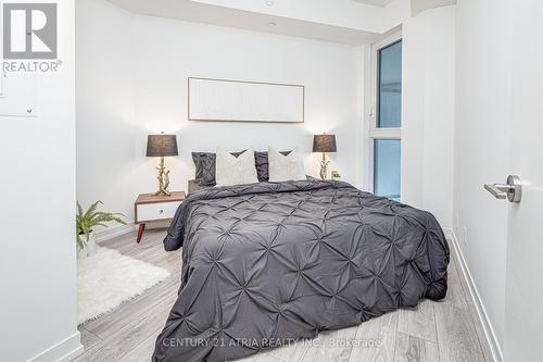 1801 - 2020 Bathurst Street, Toronto (Humewood-Cedarvale), ON - Indoor Photo Showing Bedroom