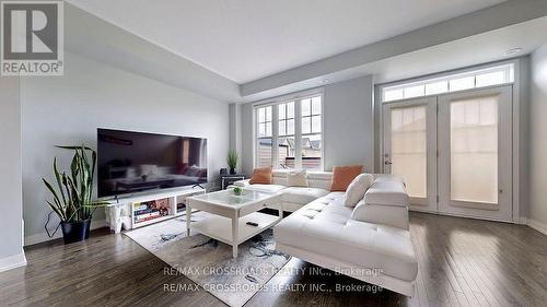 10610 Bathurst Street, Vaughan (Patterson), ON - Indoor Photo Showing Living Room