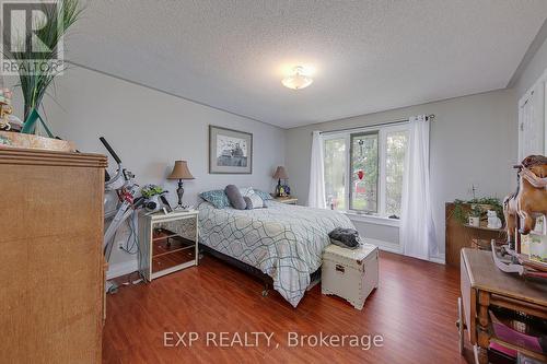 7398 County 91 Road, Clearview (Stayner), ON - Indoor Photo Showing Bedroom