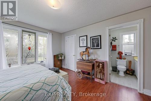 7398 County 91 Road, Clearview (Stayner), ON - Indoor Photo Showing Bedroom