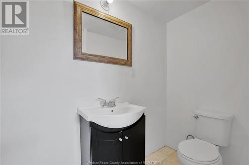 2397 Chandler, Windsor, ON - Indoor Photo Showing Bathroom