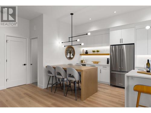 2345 Aberdeen Street, Kelowna, BC - Indoor Photo Showing Kitchen