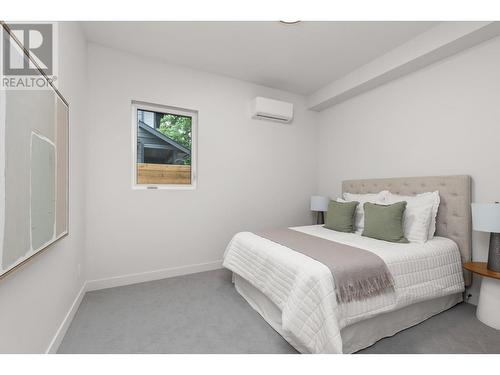 2345 Aberdeen Street, Kelowna, BC - Indoor Photo Showing Bedroom