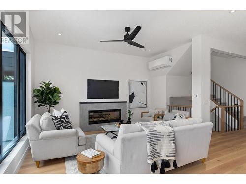 2345 Aberdeen Street, Kelowna, BC - Indoor Photo Showing Living Room With Fireplace