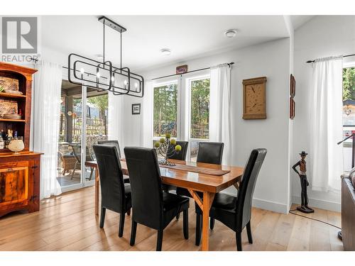 335 Evergreen Way, Vernon, BC - Indoor Photo Showing Dining Room