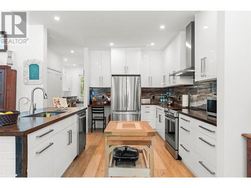 335 Evergreen Way, Vernon, BC - Indoor Photo Showing Kitchen With Stainless Steel Kitchen With Upgraded Kitchen