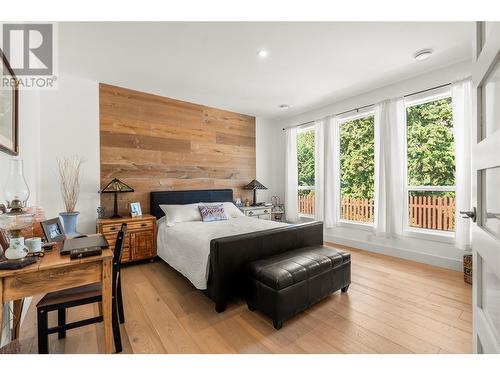 335 Evergreen Way, Vernon, BC - Indoor Photo Showing Bedroom