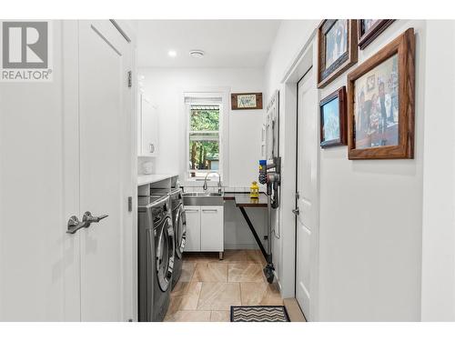 335 Evergreen Way, Vernon, BC - Indoor Photo Showing Laundry Room