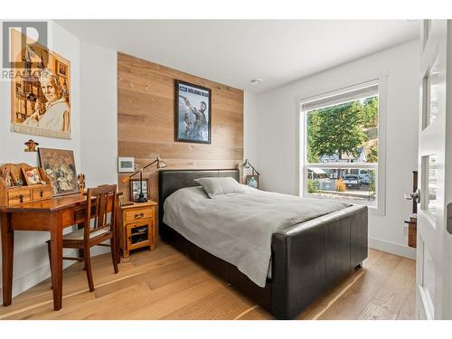 335 Evergreen Way, Vernon, BC - Indoor Photo Showing Bedroom