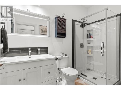 335 Evergreen Way, Vernon, BC - Indoor Photo Showing Bathroom