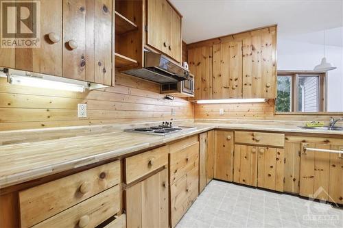 97 Marlowe Crescent, Ottawa, ON - Indoor Photo Showing Kitchen