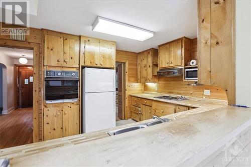 97 Marlowe Crescent, Ottawa, ON - Indoor Photo Showing Kitchen