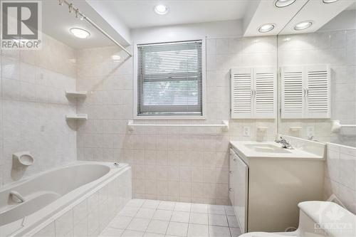 97 Marlowe Crescent, Ottawa, ON - Indoor Photo Showing Bathroom