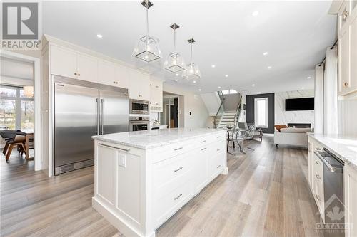 438 Shoreway Drive, Greely, ON - Indoor Photo Showing Kitchen With Upgraded Kitchen