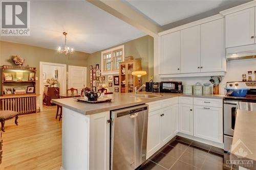 24-26 Second Avenue, Ottawa, ON - Indoor Photo Showing Kitchen With Double Sink