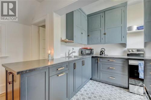 24-26 Second Avenue, Ottawa, ON - Indoor Photo Showing Kitchen