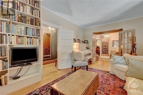 24-26 Second Avenue, Ottawa, ON - Indoor Photo Showing Living Room