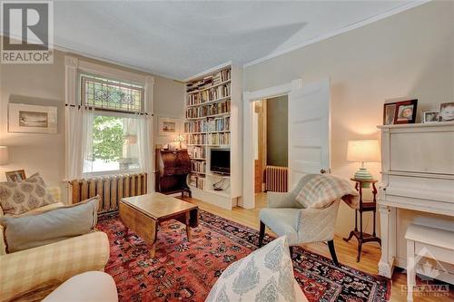 24-26 Second Avenue, Ottawa, ON - Indoor Photo Showing Living Room With Fireplace