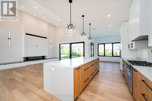 49 Edgeview Crescent, Middlesex Centre (Kilworth), ON - Indoor Photo Showing Kitchen With Upgraded Kitchen