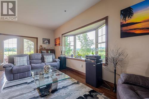 1919 Concession 6 Road S, Clearview, ON - Indoor Photo Showing Living Room